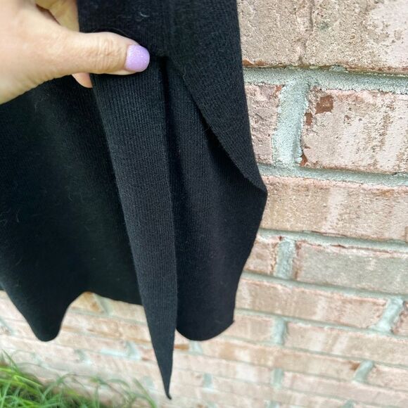 Elegant Black Turtleneck Dress - Picture 4 of 10